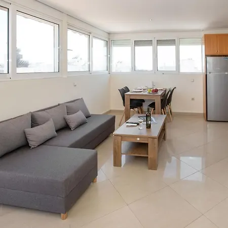 Apartment Rooftop With Great Veranda *
